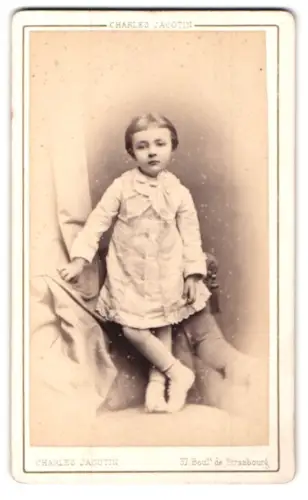 Fotografie Charles Jacotin, Paris, 37 Boulevard de Strasbourg, Portrait eines Kindes