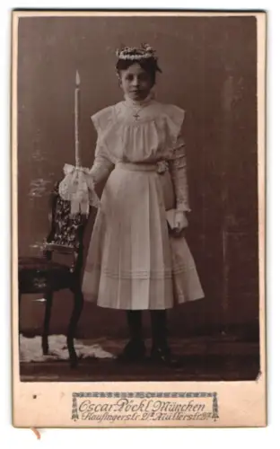 Fotografie Oscar Pöckl, München, Kaufingerstrasse 21, Mädchen mit Kerze, Kommunion