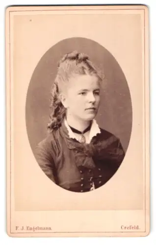 Fotografie F. J. Engelmann, Crefeld, Westwall 73, Porträt einer jungen Frau