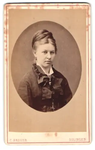 Fotografie C. Breuer, Solingen, Kasserner Str., Damenporträt