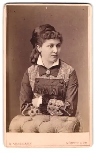 Fotografie H. Arnemann, Münster, Frauenstrasse 1, Porträt einer Dame