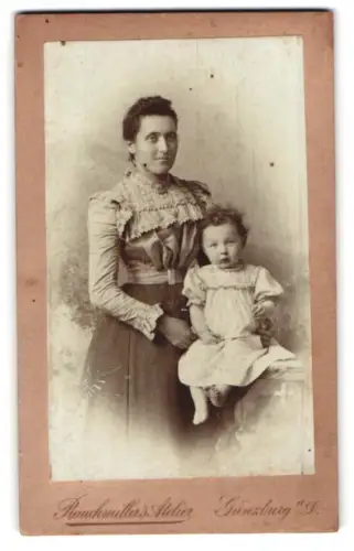 Fotografie Rauchmiller`s Atelier, Günzburg, Frau mit Kleinkind