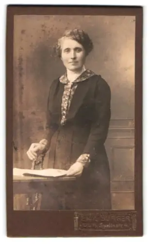 Fotografie Emil Burger, Ulm, Syrlinstr. 4, Frau in elegantem Kleid