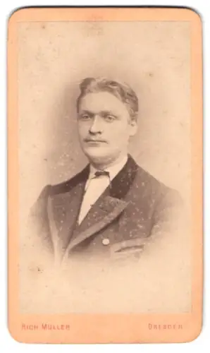 Fotografie Richard Müller, Dresden, Marienstrasse 26, Porträt eines Herren