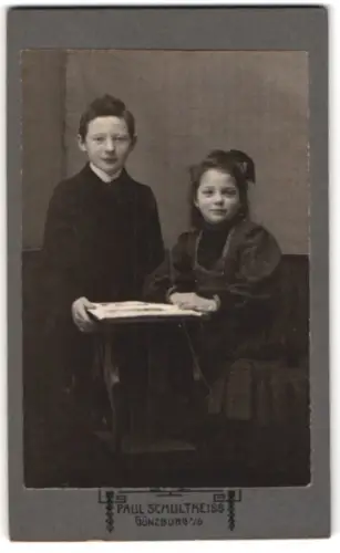 Fotografie Paul Schultheiss, Günzburg, zwei Kinder am Tisch