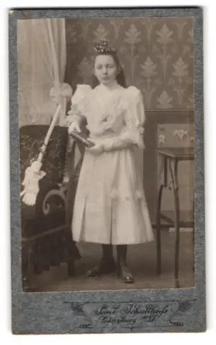 Fotografie Paul Schultheiss, Günzburg, Mädchen im weissen Kleid mit Buch