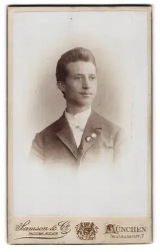 Fotografie Samson & Co, München, Neuhauserstr. 7, Porträt eines jungen Mannes