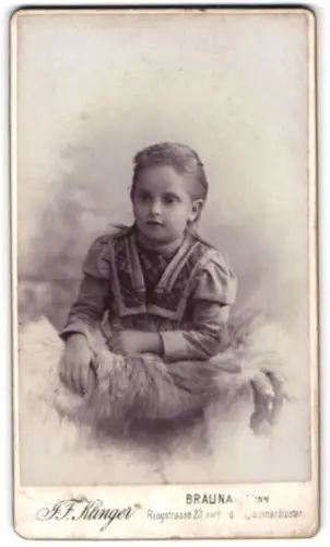 Fotografie J. F. Klinger, Braunau am Inn, Ringstrasse 23, Porträt eines jungen Mädchens