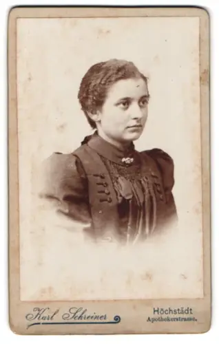 Fotografie Karl Schreiner, Höchstädt, Apothekerstrasse, Porträt einer jungen Frau