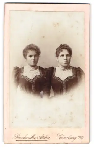 Fotografie Rauchmiller`s Atelier, Günzburg, Zwei Damen in viktorianischer Kleidung