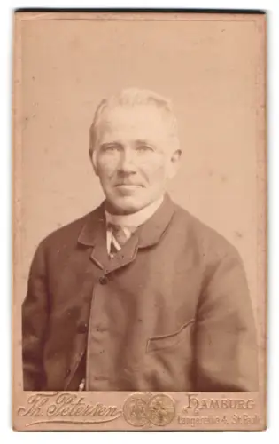 Fotografie Th. Petersen, Hamburg, Langenreihe 4, Porträt eines älteren Mannes