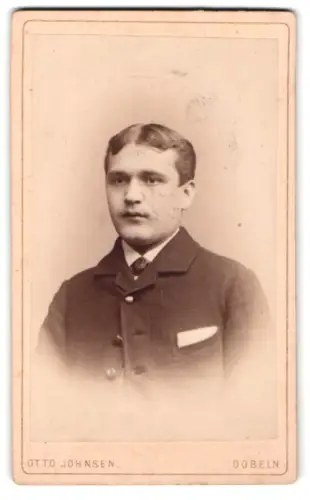 Fotografie Otto Johnsen, Döbeln, Breite Str. 331, Porträt eines jungen Mannes