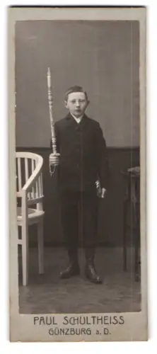 Fotografie Paul Schultheiss, Günzburg a. D., Junge mit Kerze
