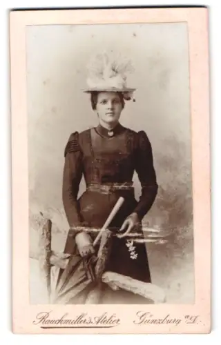 Fotografie Rauchmiller`s Atelier, Günzburg, Frauenporträt mit Hut