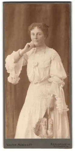 Fotografie Walter Münch & Co, Karlsruhe, Victoriastr. 18, Ottonie Freifrau von Stoltzenfels, geb. Freiin von Knigge