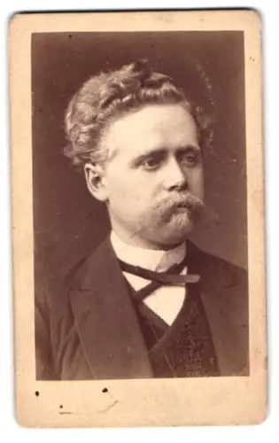 Fotografie Anders-Paltzow, Halle a. S., Porträt von Carl Engler, Prof. der Chemie an der Universität Halle /Saale