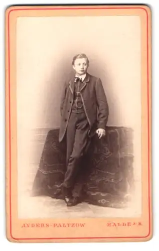 Fotografie Anders-Paltzow, Halle a. S., Otto Freiherr von Stein zu Nord- und Ostheim im Anzug 1866