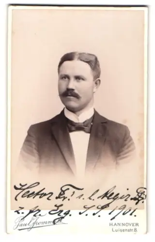Fotografie Paul Frommelt, Hannover, Luisenstrasse 8, Student Hector im Porträt 1901