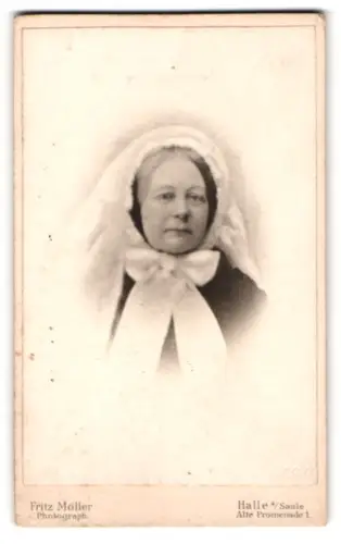 Fotografie Fritz Möller, Halle an der Saale, Alte Promenade 1, August Dorothea von Bassewitz im Porträt