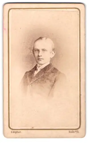 Fotografie C. Höpfner, Halle, Grosse Ulrichstrasse 8, Porträt von Arnold Freiherr von Bohlen Bohlendorf