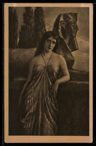 Künstler-AK sign. E. Lüdecke: Hübsche Frau steht vor einer Sphinx