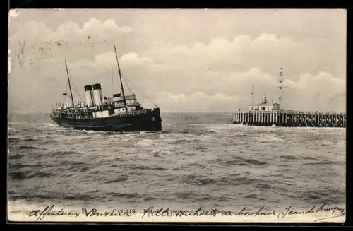 AK Calais, Passagierschiff Le Queen bei Einfahrt in den Hafen