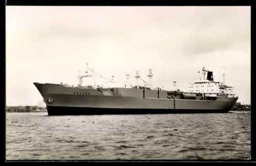 AK Schwedischer Gastanker MS Roland vor dem Hafen, Baujahr 1968, Handelsschiff