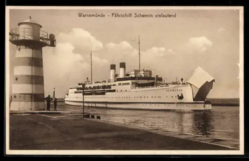 AK Warnemünde, Fährschiff Schwerin einlaufend mit geöffneter Bugklappe