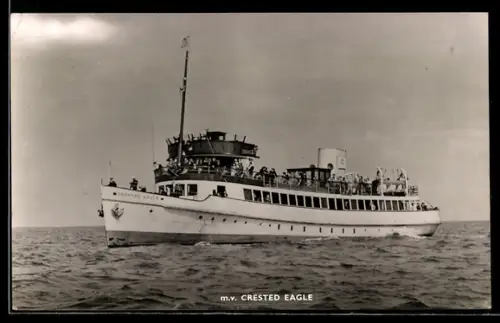 AK Passagierschiff M.V. Crested Eagle mit Passagieren an Deck, Baujahr 1938