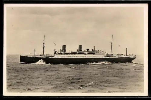 AK Passagierschiff Berlin vom Norddeutschen Lloyd Bremen in Fahrt in bewegter See