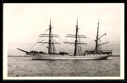 AK Segelschulschiff Gorch Fock der Bundesmarine mit eingeholten Segeln