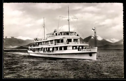 AK Dieselmotorschiff Karlsruhe auf dem Bodensee vor Bergpanorama