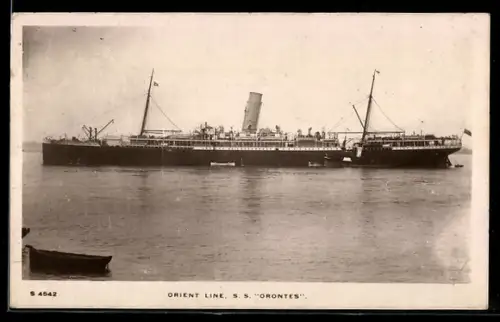 AK Passagierschiff S.S. Orontes der Orient Line vor der Küste