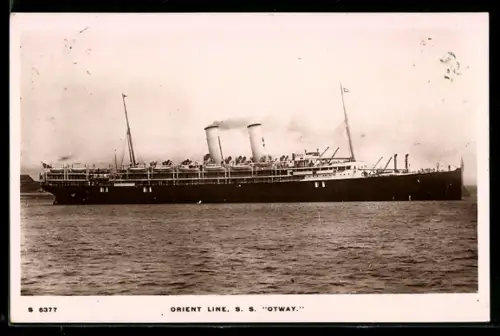 AK Passagierschiff S.S. Otway der Orient Line vor der Küste