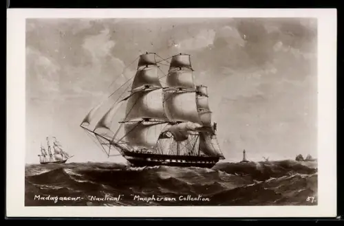 AK Dreimast-Segelschiff Madagascar der Royal Navy auf hoher See, Kriegsschiff