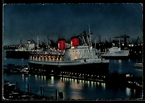 AK Hamburg, Passagierschiff T.S. Hanseatic in der Dämmerung im Hafen