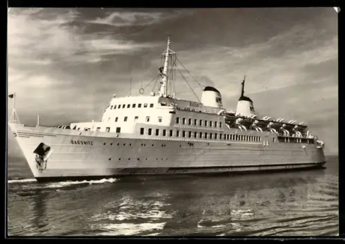 AK Fährschiff Sassnitz über den Achtersteven fahrend