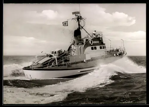 AK Seenotrettungskreuzer H. H. Meier der DGzRS, stationiert in der Wesermündung, in voller Fahrt