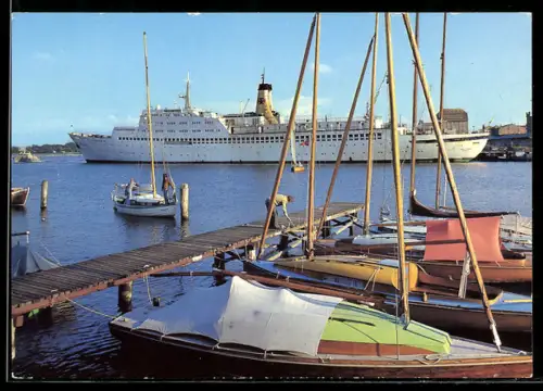 AK Stralsund, Fährschiff MS Fritz Heckert im Hafen