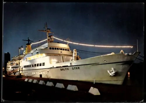 AK Passagierschiff MS Baltic Star der Seetouristik Reederei im Hafen mit Beleuchtung