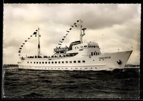 AK Passagierschiff Tom Kyle in Fahrt mit Beflaggung