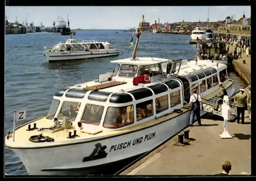 AK Hamburg-St.Pauli, St.-Pauli-Landungsbrücken mit Passagierschiffen Plisch und Plum und Moritz
