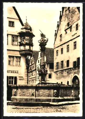 AK Rothenburg, St. Georgsbrunnen mit Apotheke im Hintergrund