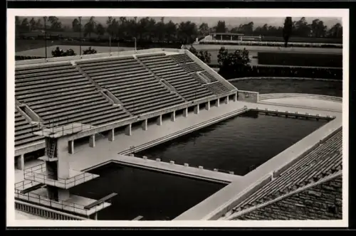 AK Berlin, Olympia-Stadion, Blick von der Kampfbahn auf das Schwimmstadion