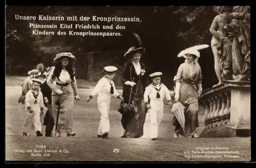 AK Kaiserin Auguste Victoria von Preussen mit d.Kronprinzessin, Prinzessin Eitel Friedrich u.d.Kindern d.Kronprinzenpaare