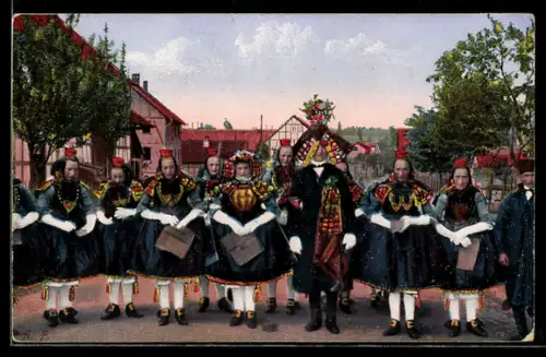 AK Schwalm, Schwälmer Hochzeitsgesellschaft, Bräutigam führt die Braut in das eigene Heim