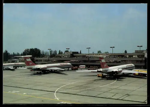 AK Berlin-Schönefeld, Motiv vom Flughafen mit Interflug-Flugzeugen