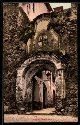 AK Bordighera, Strassenpartie mit steinernem Tor