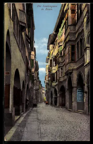 AK Bozen, Die Laubengasse mit Theater