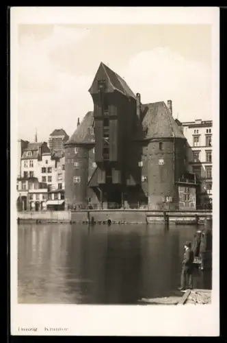 AK Danzig / Gdansk, Blick zum Krantor